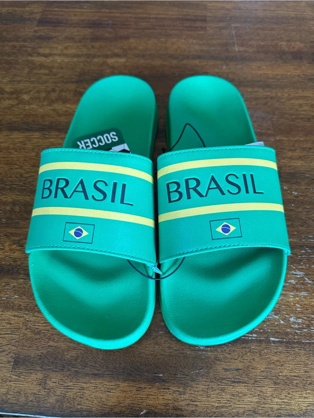 Men's soccer fan slides brazil  NEW 9/10